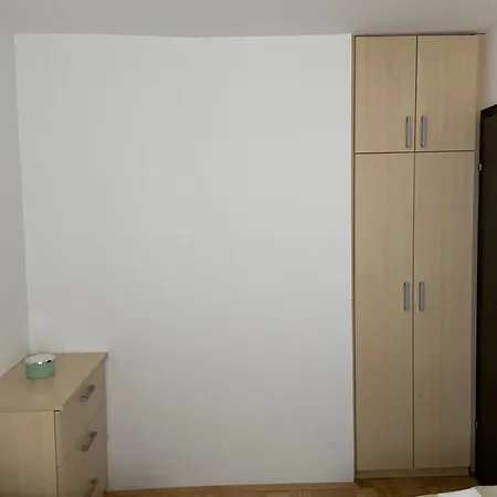 Bee's Place Apartment *